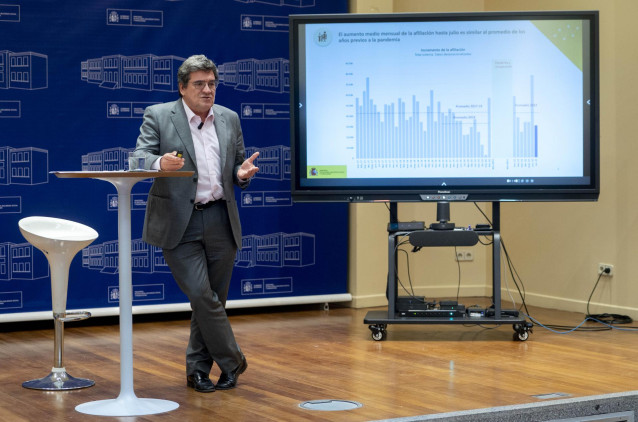 El ministro de Inclusión, Seguridad Social y Migraciones, José Luis Escrivá, presenta los datos del avance quincenal de afiliación a la Seguridad Social, en la sede del Ministerio, a 20 de julio de 2022, en Madrid (España).