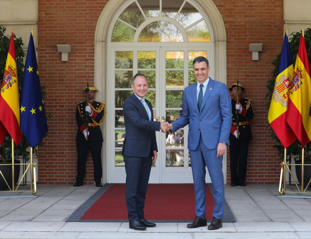 El presidente del Gobierno, Pedro Sánchez, recibe al jefe de Gobierno del Principado de Andorra, Xavier Espot Zamora, en el Palacio de la Moncloa, a 22 de julio de 2022, en Madrid (España).