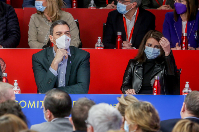 Archivo - El presidente del Gobierno y secretario general del PSOE, Pedro Sánchez, y la vicesecretaria general del partido, Adriana Lastra Fernández, presiden la reunión del Comité Federal del PSOE, en la sede del PSOE de la calle Ferraz, a 6 de marzo de