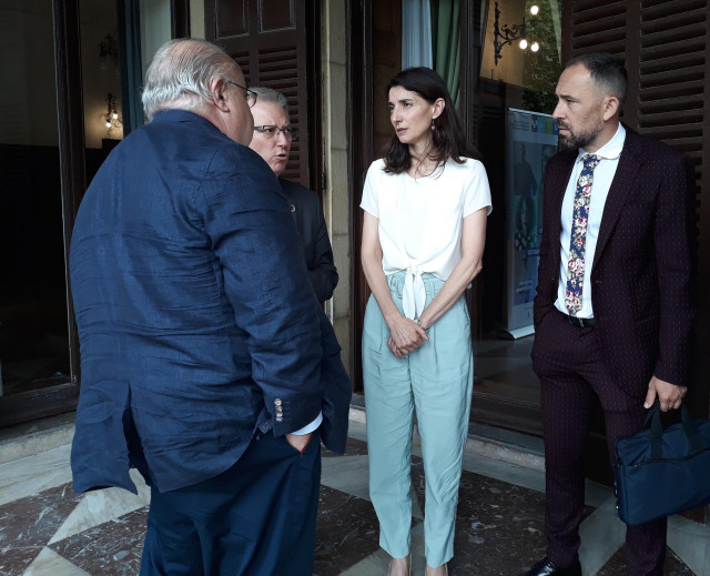 La ministra de Justicia, Pilar Llop, junto al delegado del Gobierno en Euskadi, Denis Itxaso, y el secretario general del PSE de Gipuzkoa y diputado foral, José Ignacio Asensio, en San Sebastián