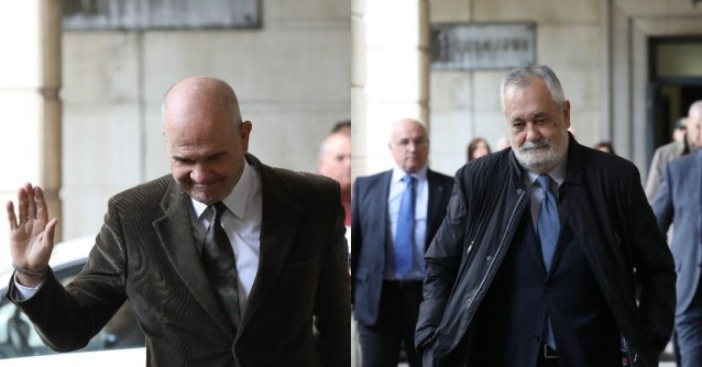 Archivo - Los expresidentes de la Junta de Andalucía Manuel Chaves y José Antonio Griñán llegan a la Audiencia de Sevilla por el caso de los ERE