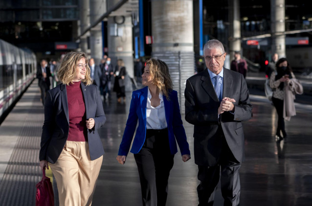 Archivo - (I-D) La presidenta de ADIF, María Luisa Domínguez; la ministra de Transportes, Movilidad y Agenda Urbana, Raquel Sánchez y el presidente de Renfe, Isaías Táboas, en la presentación de la nueva imagen del AVE