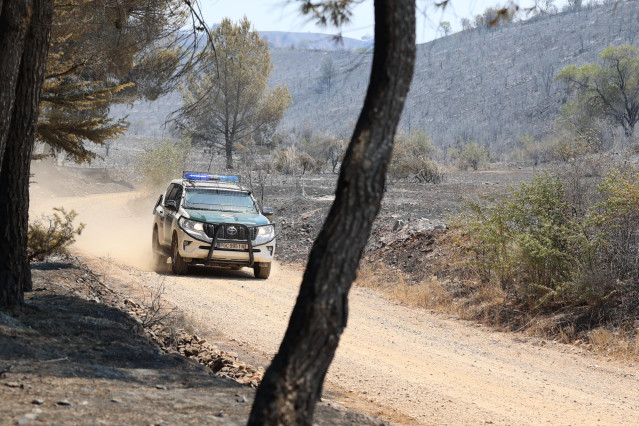 Un vehículo de la Guardia Civil en una zona cercana al incendio de Ateca
