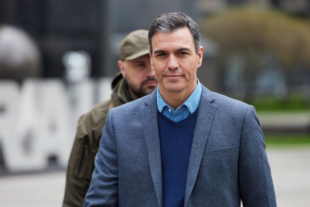 Archivo - El presidente del Gobierno, Pedro Sánchez, a su llegada para reunirse con el presidente de Ucrania, a 21 de abril de 2022, en Borodyanka (Ucrania).