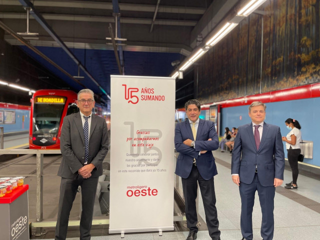 El consejero de Transportes de la Comunidad, David Pérez, acude a un acto en la estación de Metro de Colonia Jardín.