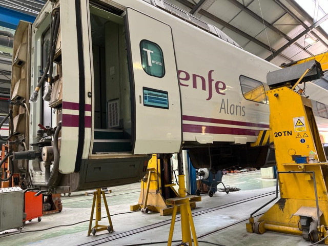 Archivo - Imagen de un taller de Renfe