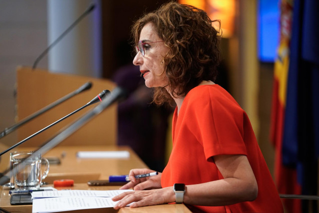 Archivo - La ministra de Hacienda y Función Pública, Maria Jesús Montero, interviene en una rueda de prensa posterior a una reunión del Consejo de Política Fiscal y Financiera, a 28 de julio de 2021, en Madrid, (España). Durante su intervención ha informa