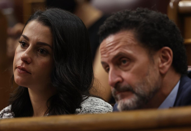 La líder de Cs, Inés Arrimadas, y el portavoz adjunto de Ciudadanos en el Congreso, Edmundo Bal, en la segunda jornada de la 26 edición del Debate sobre el Estado de la Nación, en el Congreso de los Diputados, a 13 de julio de 2022, en Madrid (España).