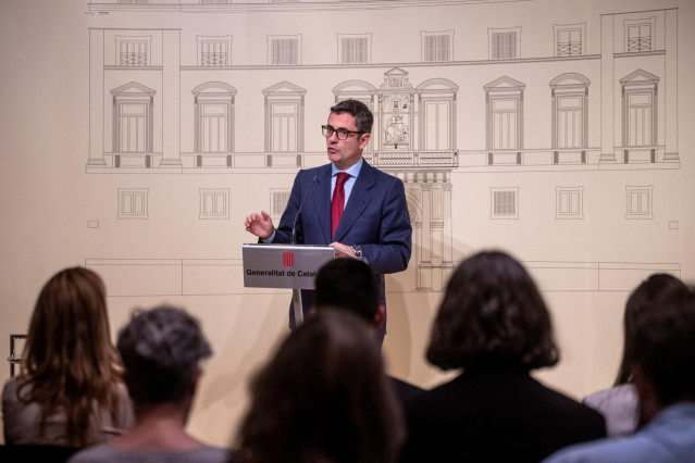 Archivo - El ministro de Presidencia Féliz Bolaños, realiza declaraciones tras una reunión con la consellera de Presidencia de la Generalitat, para esclarecer el supuesto monitoreo a secesionistas catalanes entre 2019 y 2020, a 24 de abril de 2022, en Bar