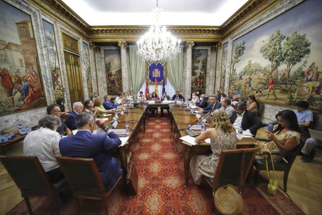 El consejero de Presidencia, Enrique López, acude a la Junta de Seguridad