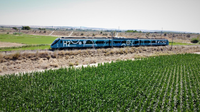 CAF inicia las pruebas dinámicas en vía del tren demostrador propulsado por hidrógeno del proyecto FCH2Rail