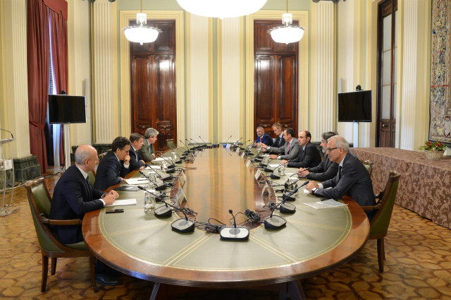 El ministro de Agricultura, Pesca y Alimentación, Luis Planas, mantiene una reunión con representantes de empresas cooperativas del sector lácteo
