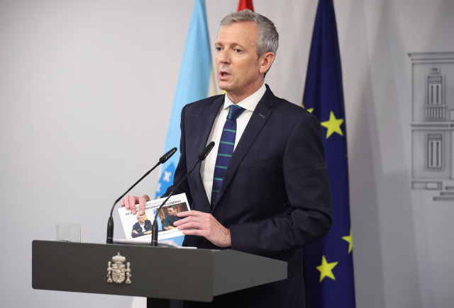 El presidente del Gobierno de Galicia, Alfonso Rueda, comparece tras su reunión con el presidente del Gobierno, en el Palacio de La Moncloa, a 28 de julio de 2022, en Madrid (España). La reunión con Rueda llega dos meses después de que fuera investido el