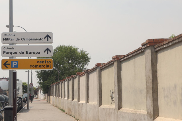 Señalización cercana a la ‘Operación Campamento’, zona de la A-5, a 13 de julio de 2022, en Madrid (España).
