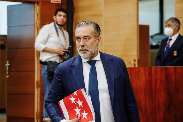 Archivo - El consejero de Presidencia, Justicia e Interior de la Asamblea de Madrid, Enrique López, durante una sesión plenaria, en la Asamblea de Madrid, a 23 de junio de 2022, en Madrid (España).