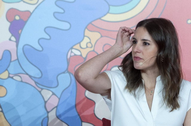La ministra de Igualdad, Irene Montero, durante el acto de clausura de las 'Jornadas Confederales sobre Personas LGTBI en la Negociación Colectiva y el Diálogo Social', en el Hotel Marriott Auditorium, a 7 de julio de 2022, en Madrid (España).