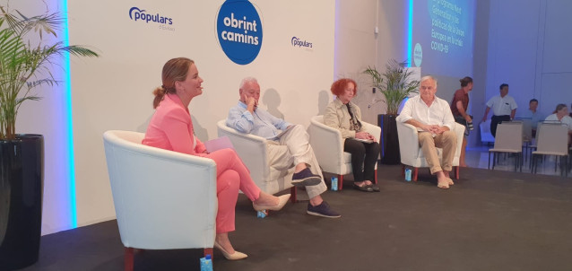 El exministro de Asuntos Exteriores José Manuel García-Margallo participa junto a la también ex ministra Ana de Palacio y al eurodiputado Esteban González Pons en la jornada 'Abriendo Caminos', moderada por la presidenta del PP balear.
