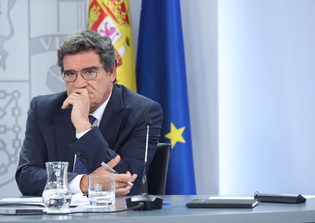 El ministro de Inclusión, Seguridad Social y Migraciones, José Luis Escrivá, en una rueda de prensa posterior al Consejo de Ministros, en una imagen de archivo.