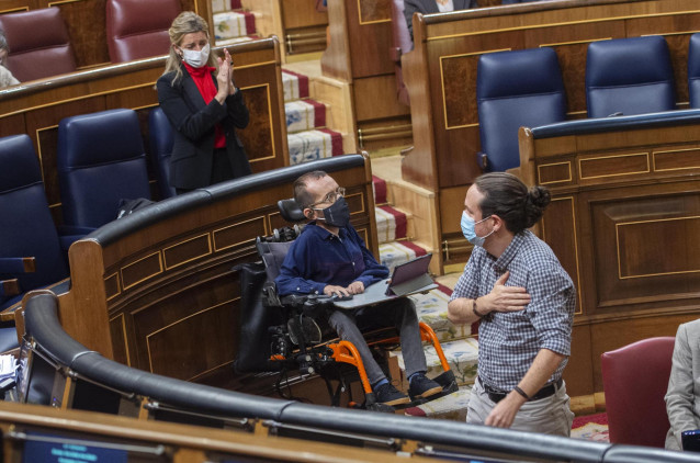 Archivo - El exvicepresidente del Gobierno Pablo Iglesias y el portavoz de Unidas Podemos, Pablo Echenique, en el Congreso