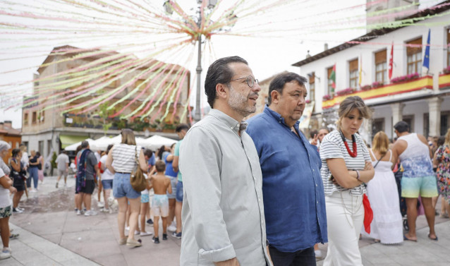 El consejero de Economía, Hacienda y Empleo del Gobierno regional, Javier Fernández-Lasquetty, en su visita a Miraflores de la Sierra