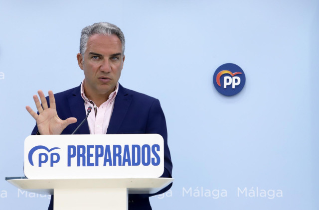 El coordinador general del PP, Elías Bendodo, en rueda de prensa