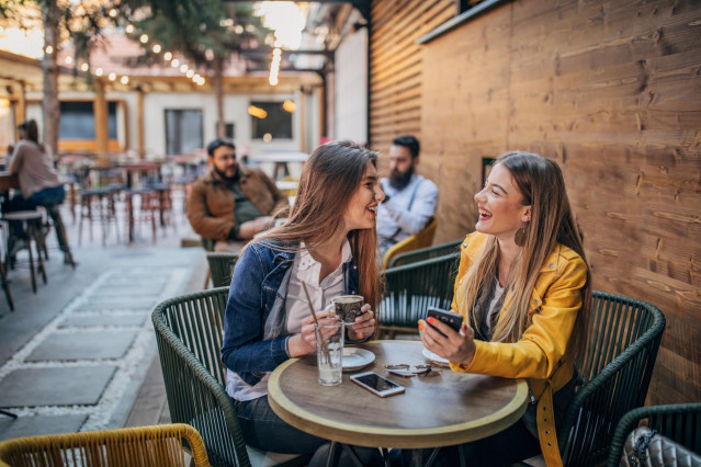 Archivo - Cafetería, consumo, hostelería, café, terraza