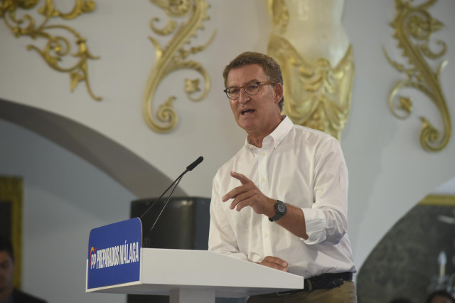 El presidente nacional del PP, Alberto Núñez Feijóo, durante su intervención en el acto de clausura de la Junta Directiva Provincial del PP de Málaga, a 31 de agosto de 2022 en Málaga, Andalucía.