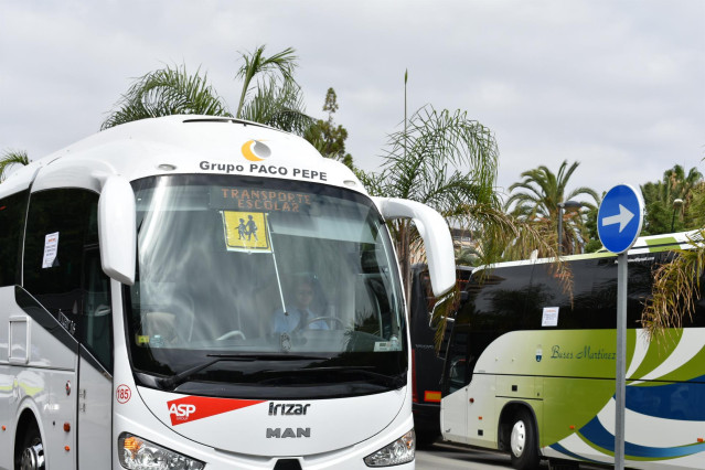 Archivo - Autobús de transporte escolar