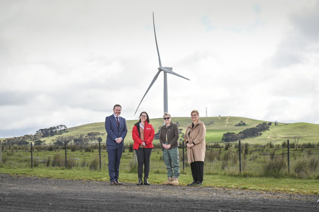 Firma del acuerdo entre Acciona Energía y Barwon