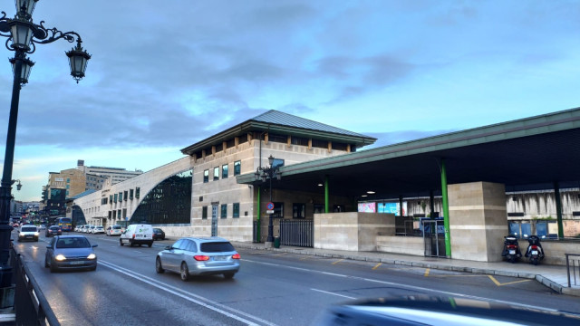 Archivo - Estación de autobuses de Oviedo, transporte de viajeros