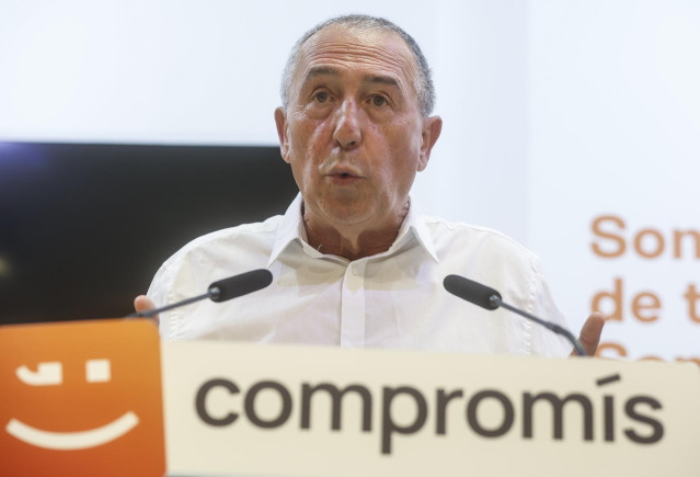 El portavoz de Compromís en el Congreso, Joan Baldoví, en la sede nacional de Compromís en València.