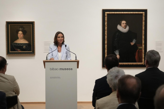 La ministra de Industria, Comercio y Turismo, Reyes Maroto, preside el acto de restitución de dos cuadros requisados a la familia Sota durante la Guerra Civil, en el Museo de Bellas Artes de Bilbao, a 2 de septiembre de 2022, en Bilbao, País Vasco (España