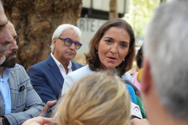 La ministra de Industria, Comercio y Turismo, Reyes Maroto, ofrece declaraciones a los medios de comunicación en Bilbao, a 2 de septiembre de 2022, en Bilbao, País Vasco (España).