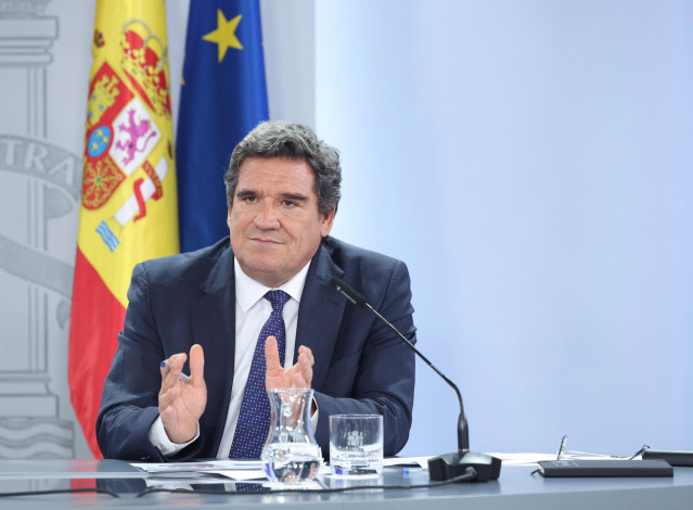Archivo - El ministro de Inclusión, Seguridad Social y Migraciones, José Luis Escrivá, en una rueda de prensa posterior al Consejo de Ministros, en el Palacio de La Moncloa, a 26 de julio de 2022, en Madrid (España).