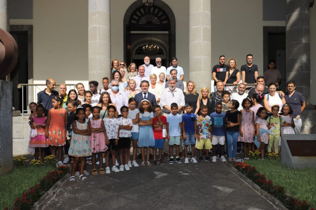 Niños saharauis del programa 'Vacaciones en paz' en el Parlamento