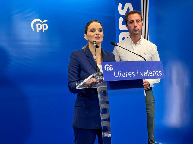 La presidenta del PP balear, Marga Prohens, junto al presidente de los 'populares' de Mallorca, Llorenç Galmés.