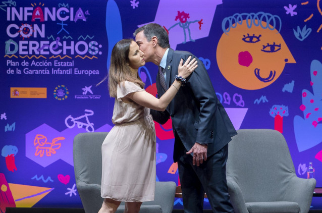 Archivo - La ministra de Derechos Sociales, Ione Belarra y el presidente del Gobierno, Pedro Sánchez, durante el acto 'Infancia con Derechos: Plan de Acción Estatal de la Garantía Infantil Europea’, en CaixaForum Madrid, a 6 de julio de 2022, en Madrid (E