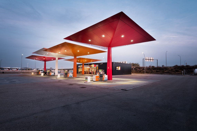 Archivo - Gasolinera de Repsol