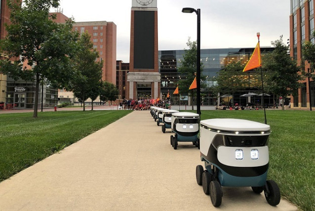 Flota de robots de reparto autónomos de la compañía Cartken