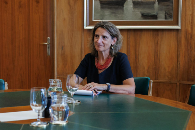 La vicepresidenta tercera del Gobierno y ministra para la Transición Ecológica y el Reto Demográfico, Teresa Ribera, en el inicio de una nueva ronda de conversaciones para diseñar el plan de contingencia, a 26 de agosto de 2022, en Madrid (España). Los en