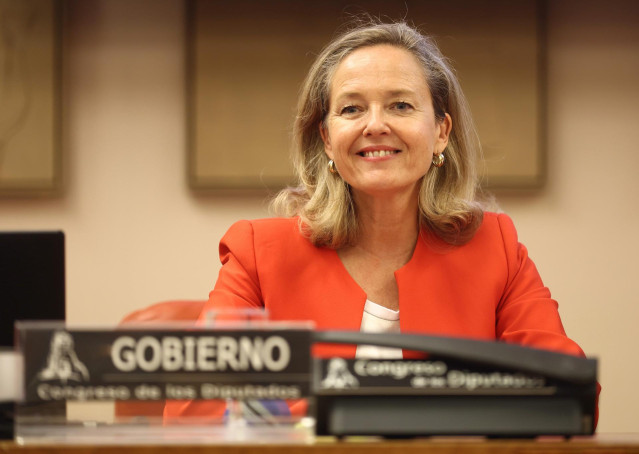 La vicepresidenta primera del Gobierno y ministra de Asuntos Económicos y Transformación Digital, Nadia Calviño, en el Congreso.