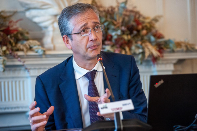 Archivo - Pablo Hernández de Cos, Gobernador del Banco de España, durante su intervención en el curso de verano organizado por la APIE en la UIMP de Santander.