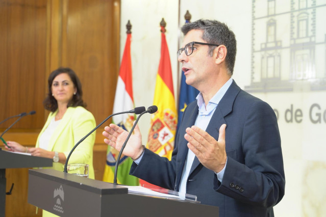El ministro de la Presidencia, Relaciones con las Cortes y Memoria Democrática, Félix Bolaños, y la presidenta de La Rioja, Concha Andreu, comparecen tras una reunión en la sede del Gobierno riojano, a 9 de septiembre de 2022, en Logroño, La Rioja.