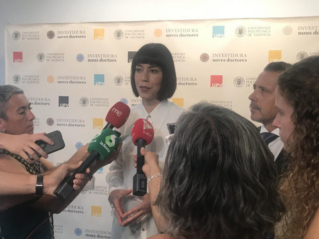 Diana Morat atiende a los medios antes del acto de apertura del curso académico de la Universidad Politécnica de València (UPV),