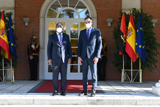 Archivo - El presidente del Gobierno, Pedro Sánchez, se ha reunido en el Palacio de la Moncloa con su homólogo angoleño, João Lourenço