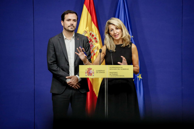 La vicepresidenta segunda del Gobierno y ministra de Trabajo y Economía Social, Yolanda Díaz, y el ministro de Consumo, Alberto Garzón.