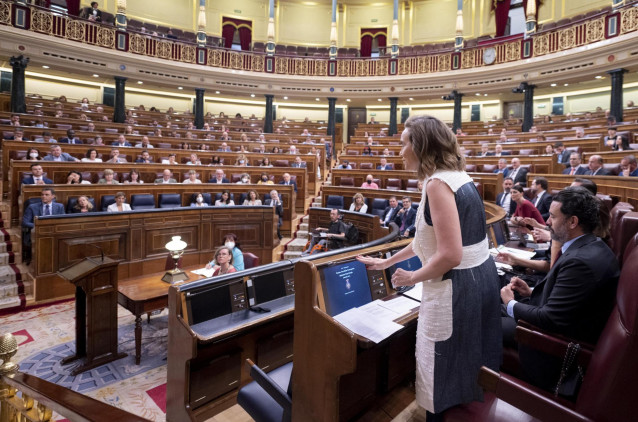 Archivo - La secretaria general del PP, Cuca Gamarra, interviene en una sesión plenaria, en el Congreso