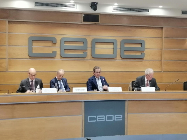 Presentación del estudio preliminar sobre la adecuación a la Constitución y al Derecho Comunitario del gravamen temporal a entidades de crédito y establecimientos financieros de crédito del Instituto de Estudios Económicos (IEE).