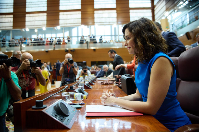 La presidenta de la Comunidad de Madrid, Isabel Díaz Ayuso, posa durante el debate del Estado de la Región