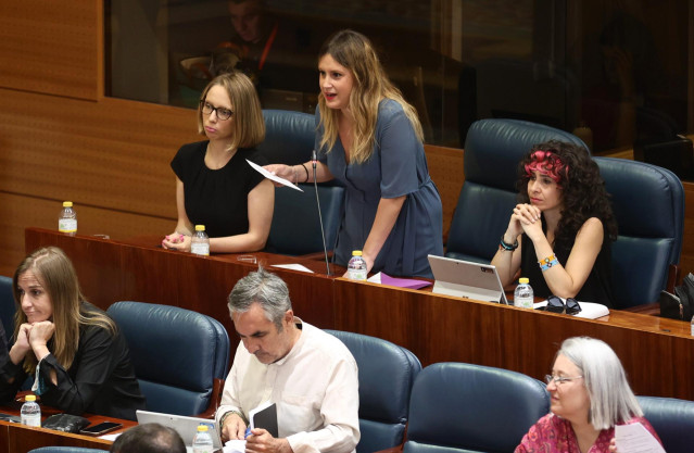 Archivo - La portavoz adjunta de Unidas Podemos en la asamblea madrileña, Alejandra Jacinto, interviene en un pleno de la Asamblea de Madrid, a 2 de junio de 2022, en Madrid (España).